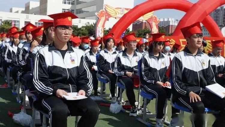 滑冰步法训练:灵活变换步伐,轻松掌握各种冰上舞蹈!